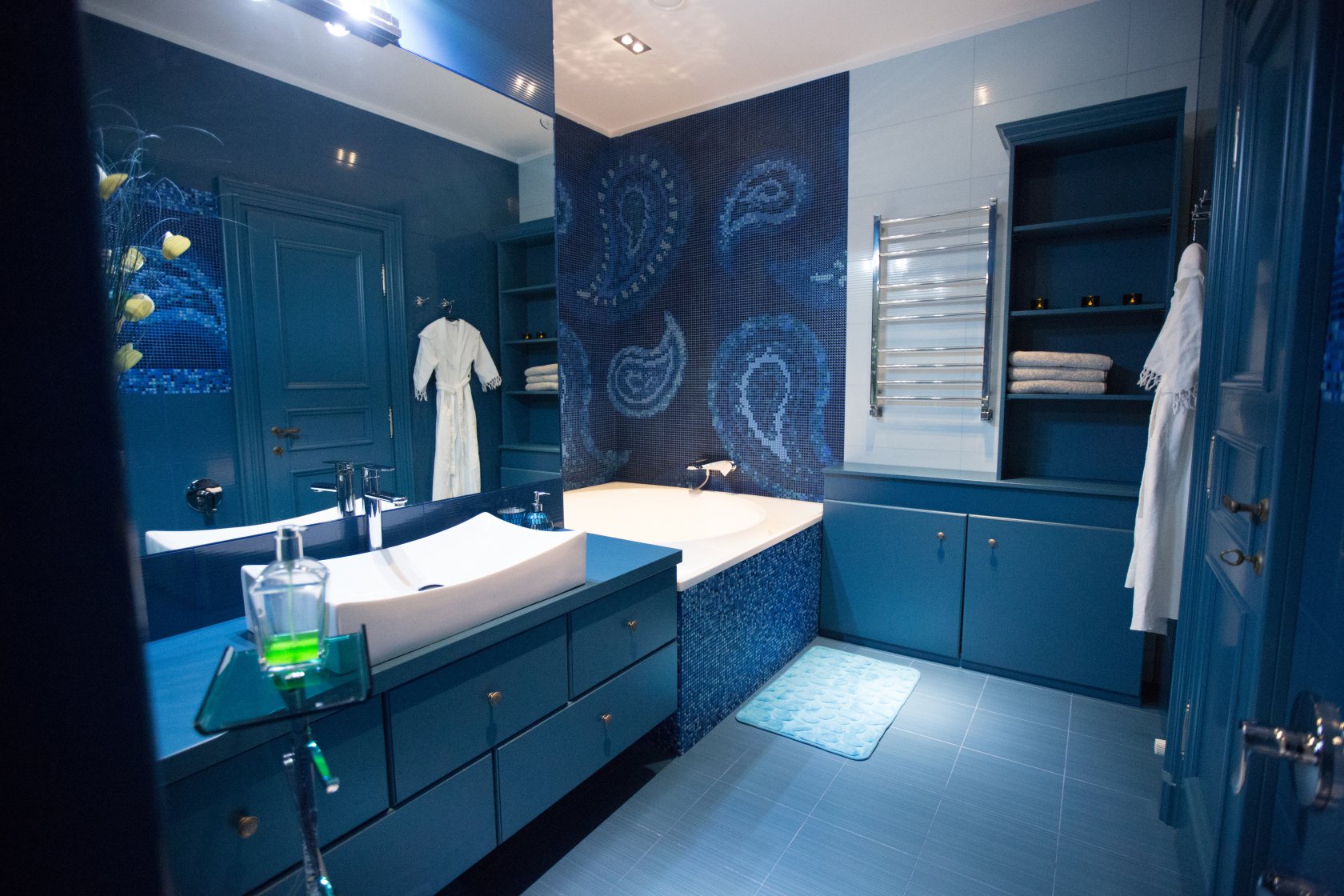 Ванная темно синяя: Синяя ванная комната – вечная классика в 50 .