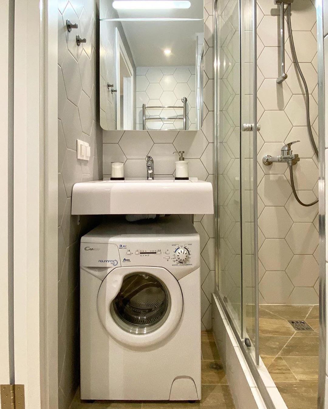 Фото ванных комнат со стиральной машиной:  маленькой совмнной .