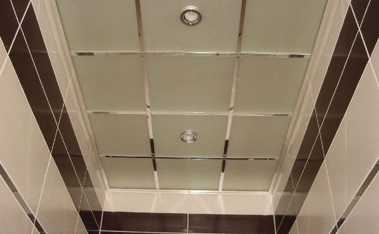 Акриловый потолок для ванной комнаты