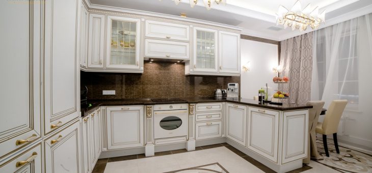 Белая кухня угловая классика – Классические кухни — 75 фото эксклюзивных идей оформления кухни в классическом стиле
