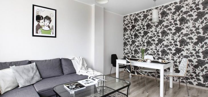 Белые обои в интерьере гостиной фото в городской квартире