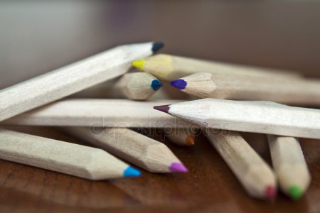 Божья коровка из каштана – Тинкер малых божья коровка рисунок из каштана и зубы палочки– Стоковое изображение