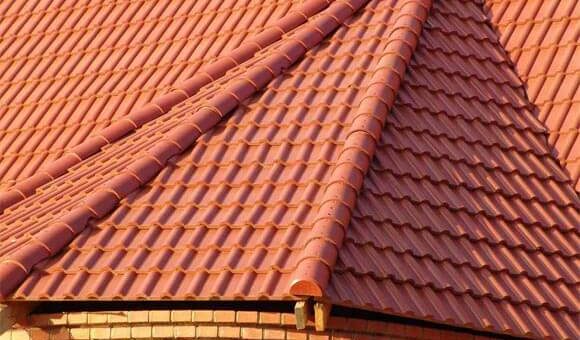 Черепичные крыши фото – Черепичная крыша — устройство, как сделать ремонт кровли, смотрите фотографии и видео