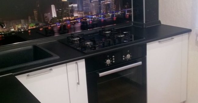 Черно белая угловая кухня – Фотообзор: Дизайн угловой кухни или чёрная кухня с белой столешницей (10 фото) — 10 фото