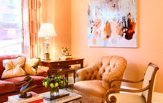 Цвет стен персиковый – Персиковый цвет в интерьере гостиной, спальни и других комнат: с чем сочетается