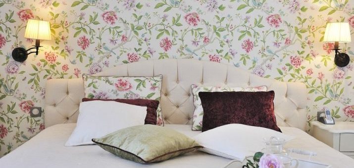 Цветные обои – красивые цветочные обои с птицами, покрытия для стен комнаты с крупными цветочками в интерьере