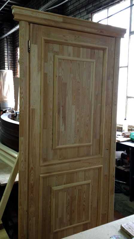 Старые деревянные двери в интерьере фото