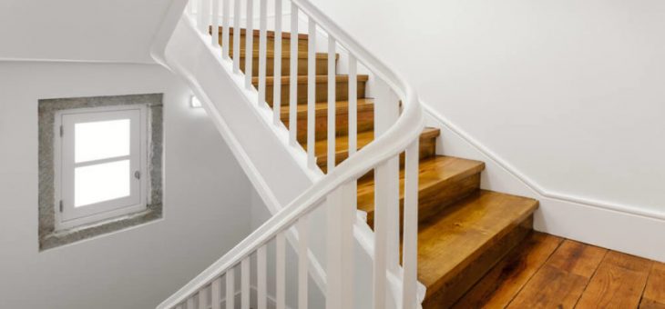 Дом лестница – загородного, дачного, самая удобная, деревянная, критерии выбора, варианты дизайна, особенности эксплуатации и ухода