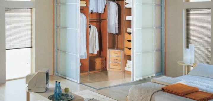Дверь из спальни в гардеробную – угловая и встроенная, как сделать небольшой шкаф в комнате из гипсокартона, идеи в интерьере