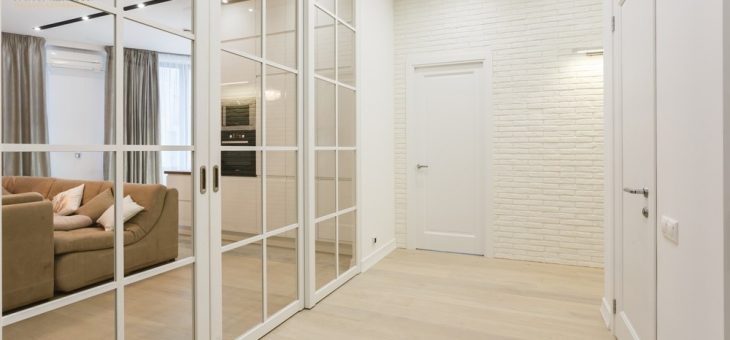 Двери в интерьере квартир фото – светлые и темные варианты для квартиры и для частного дома, реальные примеры и советы по выбору