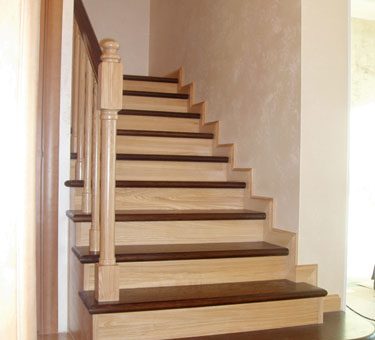 Двухцветная лестница