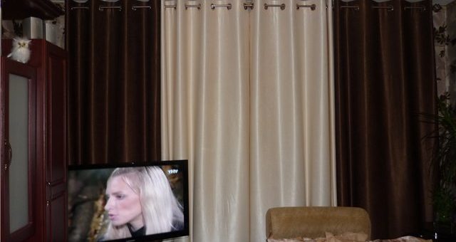 Двухцветные шторы для спальни фото