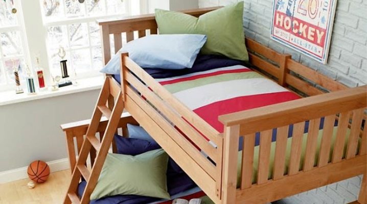 Детские двухъярусные кровати с рабочей зоной