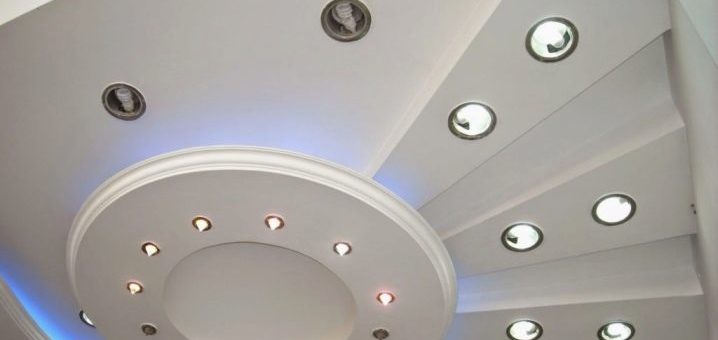 Фигурный потолок – фигурная поверхность из гипсокартона с рисунком и узорами, фигурки из гипса, гипсокартон в спальне