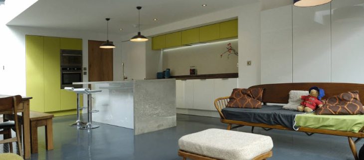 Фото кухни в студии