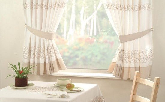 Фото кухонных коротких штор