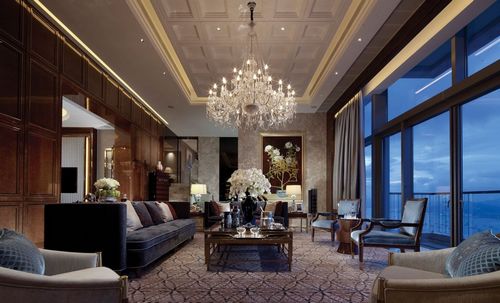 Фото люстры в стиле минимализм – в китайском и американском, английском и средиземноморском стилях, минимализм и арт-деко, барокко и ампир, стимпанк и шале