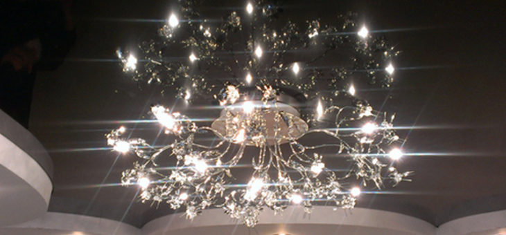 Фото натяжной потолок с люстрой – Люстры для натяжного потолка — характеристики, фото для зала, кухни, спальни, как повесить, цена и где купить в Москве и СПб