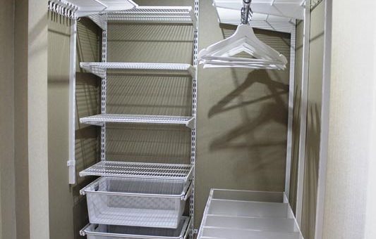 Гардеробная в темнушке