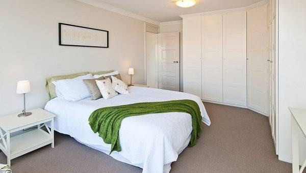 Гардеробные в спальне красивые идеи фото – угловая и встроенная, как сделать небольшой шкаф в комнате из гипсокартона, идеи в интерьере