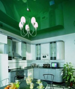 Глянцевые натяжные потолки черные фото – плюсы и минусы, черные и бежевые модели с рисунком для спальни, цветные и однотонные варианты, отзывы