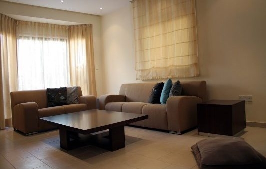 Гостиная с темными обоями фото – Темные обои в гостиной, как выбрать обои для темной гостиной, фото