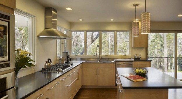 Как обустроить маленькую кухню в частном доме – Как обустроить кухню в квартире, частном доме? Как красиво и удобно обустроить кухню своими руками? Как обустроить маленькую или квадратную кухню?