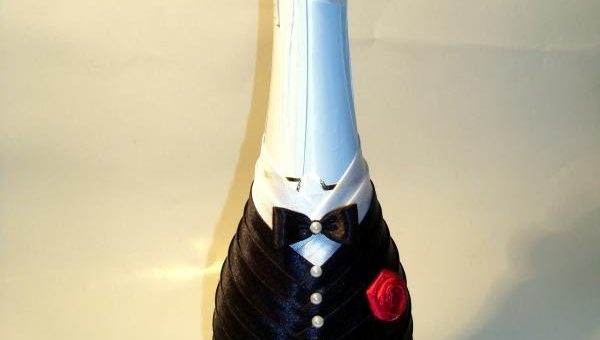 Как оформить бутылку красиво своими руками – Оформление бутылки своими руками лентами и конфетами. Оформление свадебных бутылок своими руками