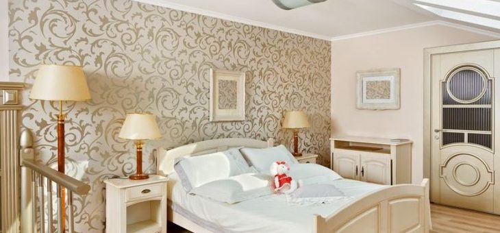 Как подобрать обои в спальню двух цветов