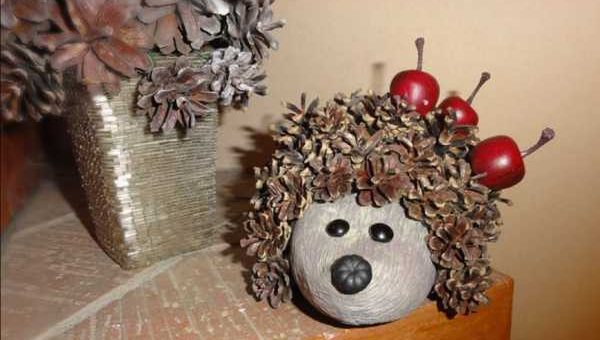Как приклеить шишку к картону – как подготовить материал, сделать птичку, подсвечник, медвежонка, простые варианты для изготовления с детьми