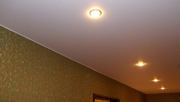 Как выглядит натяжной потолок – Как выглядит натяжной потолок в современных стилях | Мос Силинг — установка натяжных потолков в Москве и Подмосковье