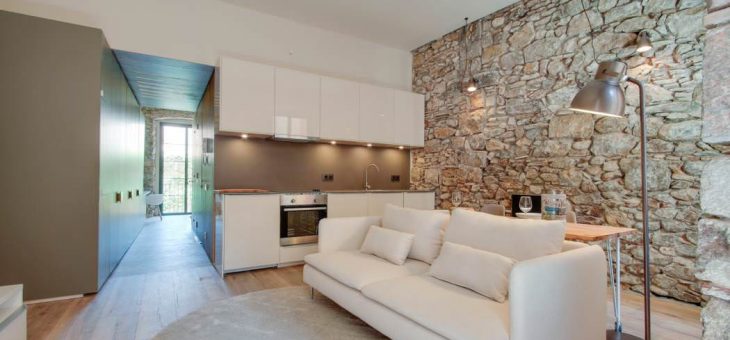 Каменная стена в интерьере – Искусственный камень в интерьере — варианты внутренней отделки комнат, фото