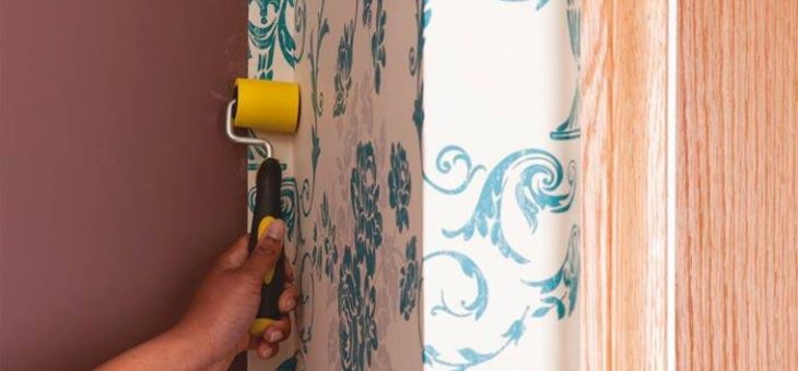 Клеим или клеем обои