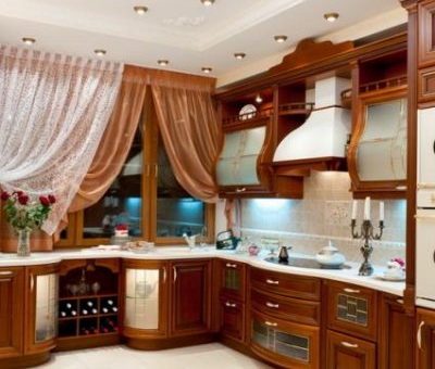 Коричневая кухня классика фото