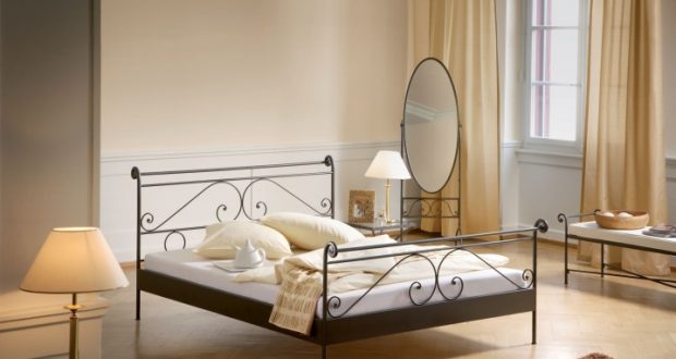 Ковка кровать – двуспальные и односпальные с мягким изголовьем, дизайн интерьера спальни, металлические балдахином, отзывы