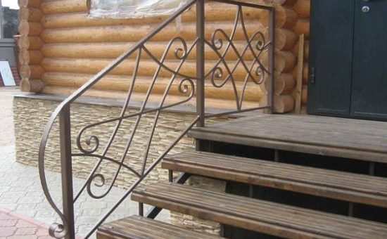 Крыльцо из профиля – Как сделать крыльцо из металла своими руками? Особенности установки крыльца из профильной трубы, советы как правильно сделать металлический каркас, фото инструкции