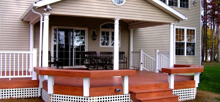 Крыльцо с тамбуром – красивые деревянные, кованые крылечки. Дизайн закрытой веранды, террасы на даче, проект тамбура с высоким фундаментом; обустройство парадного входа с навесом, козырьком – фото, отделка порога