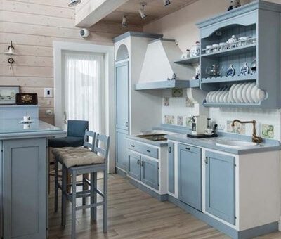 Кухни голубые в стиле прованс – дизайн интерьера, декор с открытыми полками, идеи для голубой, мятного цвета, видео