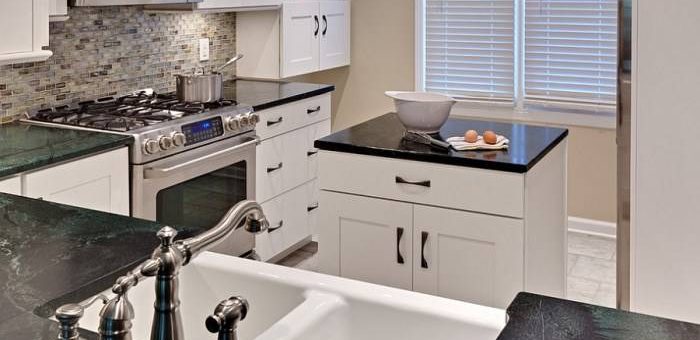 Кухни маленькие с островом