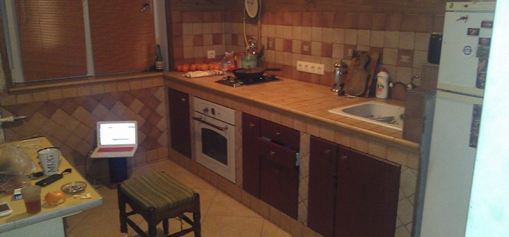 Кухня своими руками из плитки фото