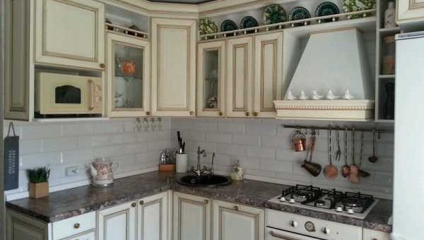 Кухня угловая классика светлая – Классические кухни — 75 фото эксклюзивных идей оформления кухни в классическом стиле
