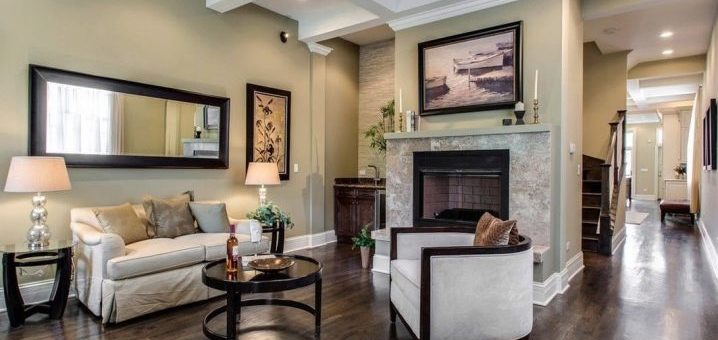 Ламинат интерьер – черный вариант под светлые обои, сочетание цвета пола и дверей, отделка потолка, 2018-идеи дизайна комнаты оттенками белого дуба или ореха