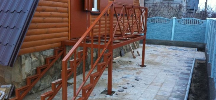 Лестница на второй этаж на улице – на второй этаж для дачи, в частный дом, противоскользящая резиновая плитка, изготовление, как сделать своими руками деревянную и чем покрыть