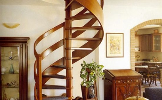 Лестница на второй этаж с веранды фото – Как сделать лестницу на мансарду своими руками? Инструкция строительства лестницы, а также фото готовых мансардных лестниц: винтовой, складной, классической