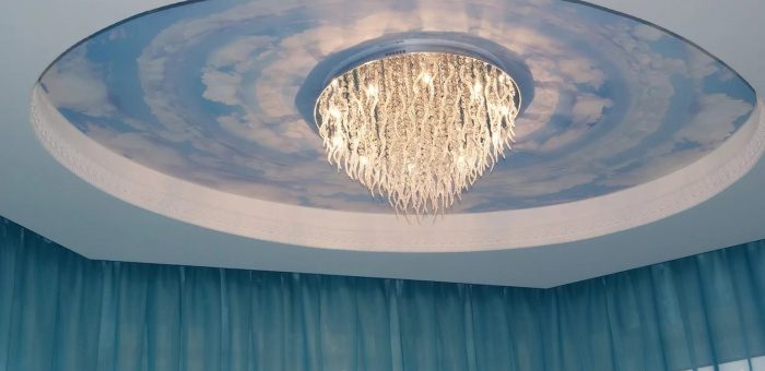Люстра в зал на натяжной потолок фото