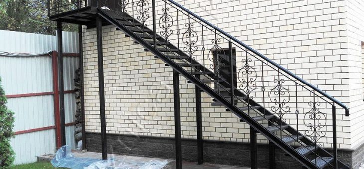 Металлическая наружная лестница на второй этаж – как сделать проект уличных наружных и внутренних лестниц из металла на второй этаж в частном доме, виды конструкций, фото, видео