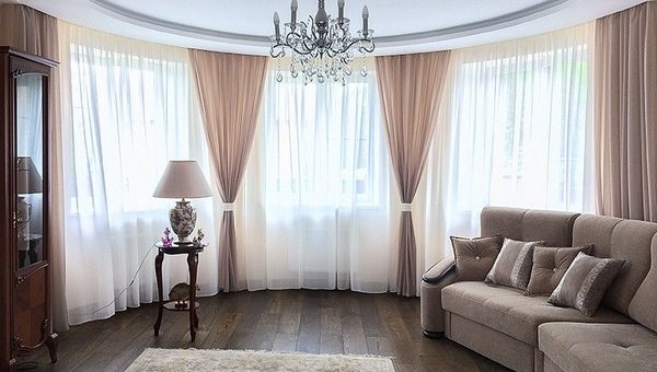 Модные гардины – современные идеи 2018 и новинки в зал, стильные занавески в столовую и в комнату для приема гостей, какие сейчас в моде