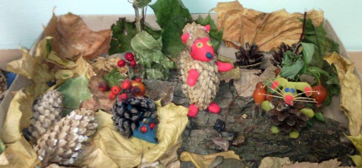 Муравей из шишек поделка – Своими руками вместе с детьми мастерим осеннюю поделку – муравей на плоту из еловых шишек, желудей и осенних листьев. Развитие ребенка. Фото, картинки. Своими руками вместе с детьми мастерим осеннюю поделку