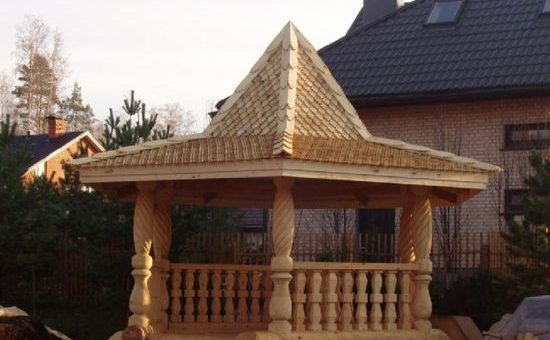 На беседки крыши фото – четырехскатная, двухскатная, односкатная, какую выбрать? Советы, чем накрыть крышу беседки, обзор разной черепицы для кровли