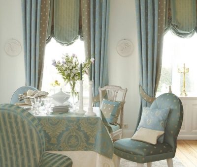 На два окна занавески – Шторы в гостиную с двумя окнами с учётом особенностей окна, стиля оформления помещения и размеров комнаты, 5 правил оформления двух окон шторами